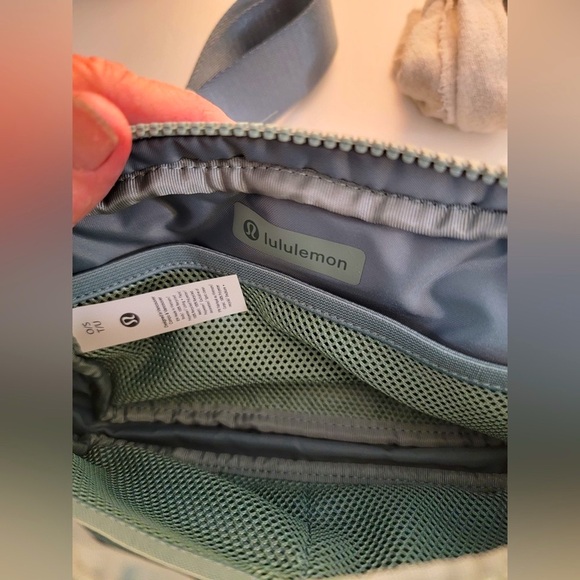 Lululemon Everywhere Belt Bag 1L *Knit Mesh RARE NEW!• Crater Blue•NWT - Picture 7 of 14